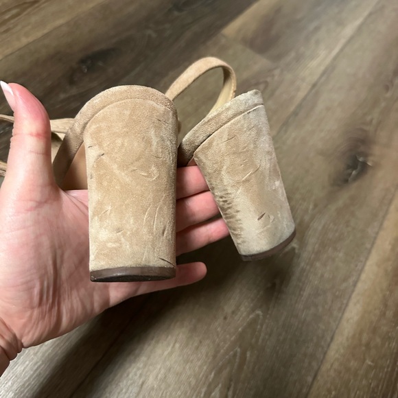 Neutral heels - Picture 6 of 7